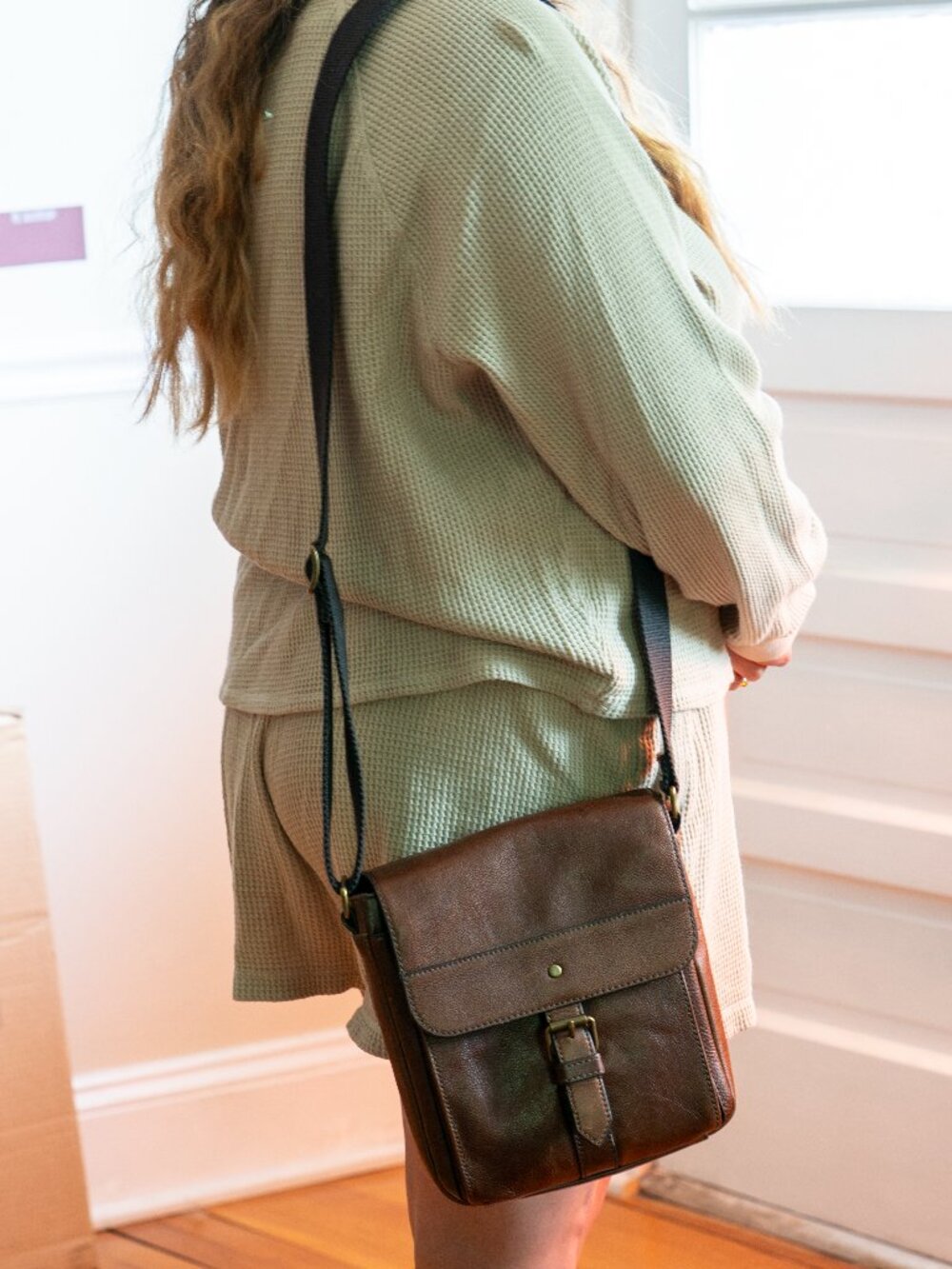 Fossil Dark Brown Leather Estate NS Messenger Bag with iPad/E-reader pocket - Picture 3 of 5